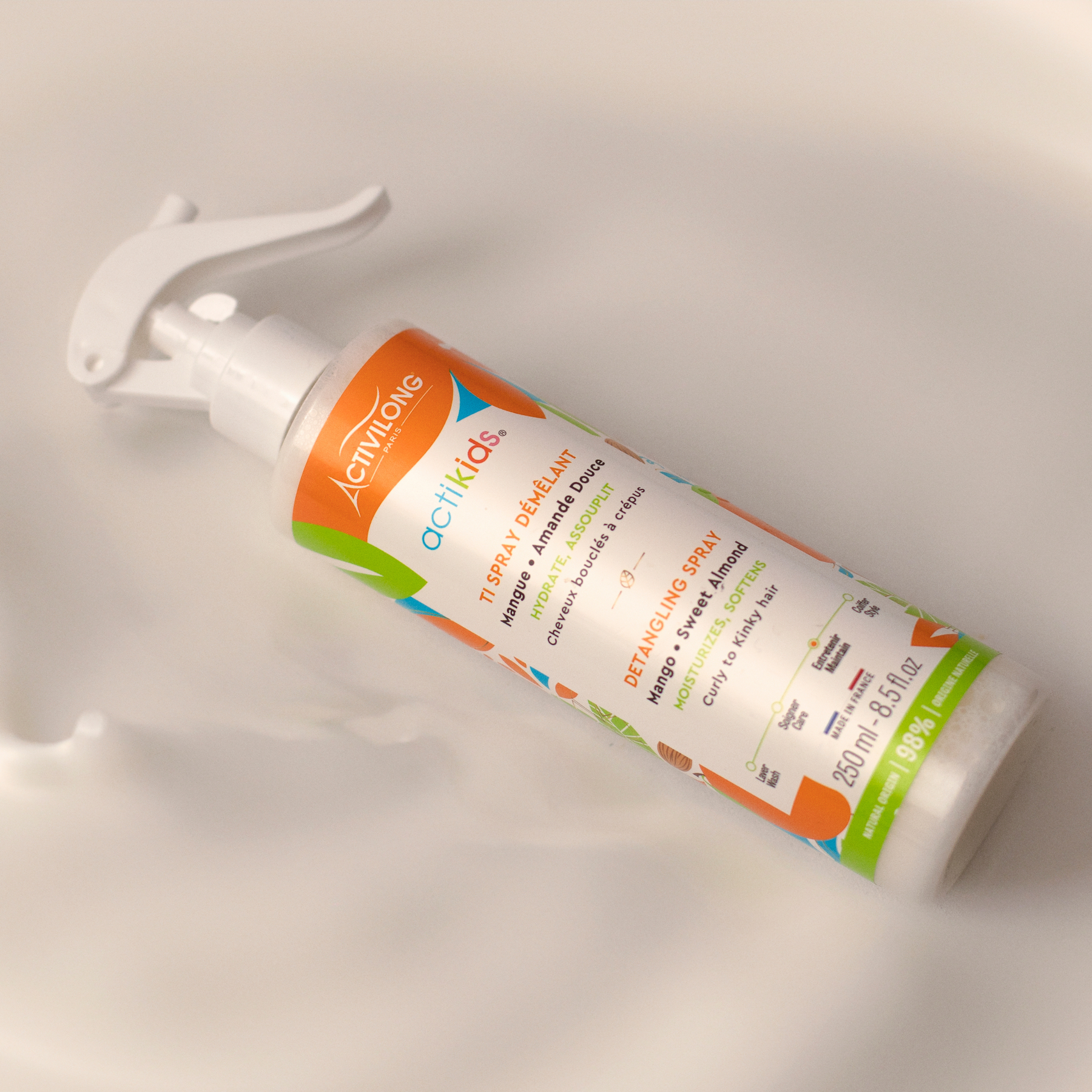ACTIVILONG ACTIKIDS Ti Spray Démêlant 250ml bottle by ABS France Wholesale with colorful label on a light gray background