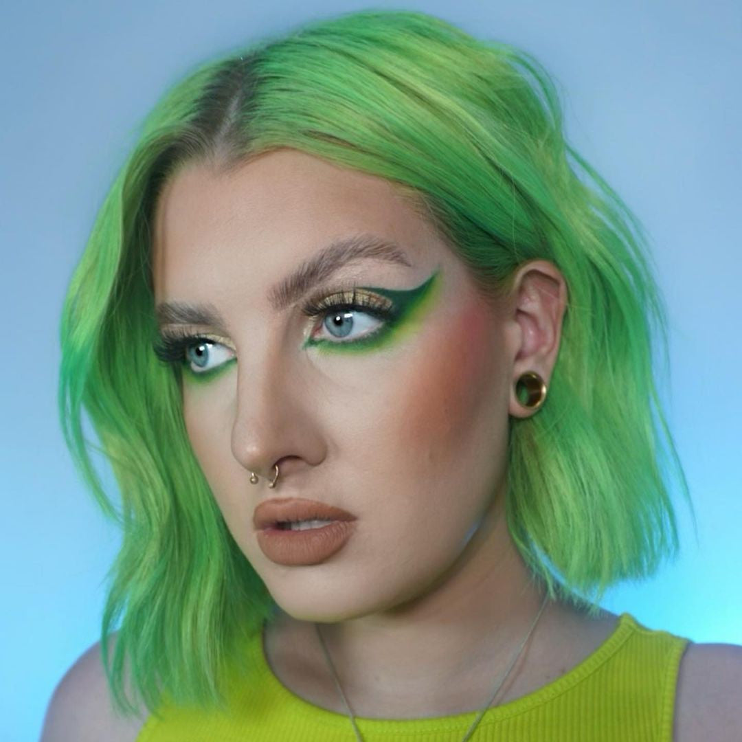 Crazy Color's person with green hair by ABS France Wholesale
